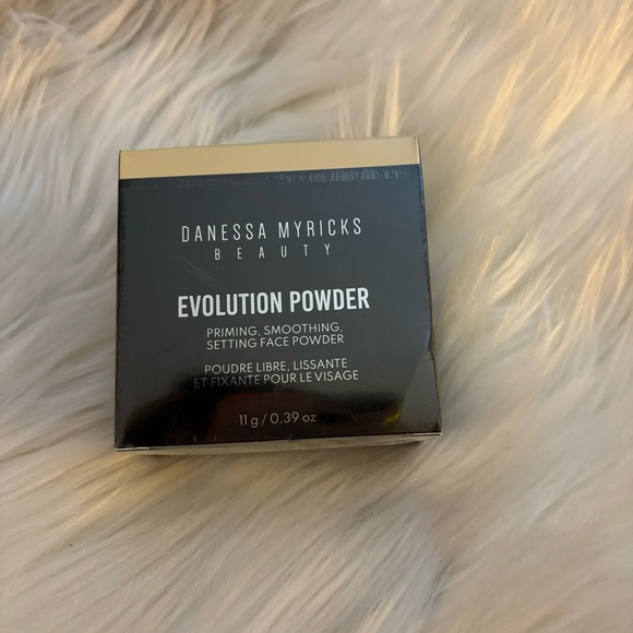 Danessa Myricks Evolution setting powder - Picture 2 of 3
